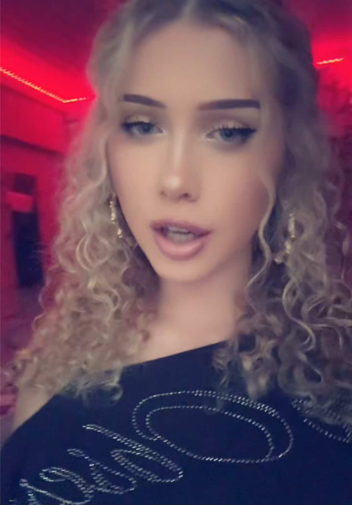 @𝓔𝓿𝔂 🎀🐾