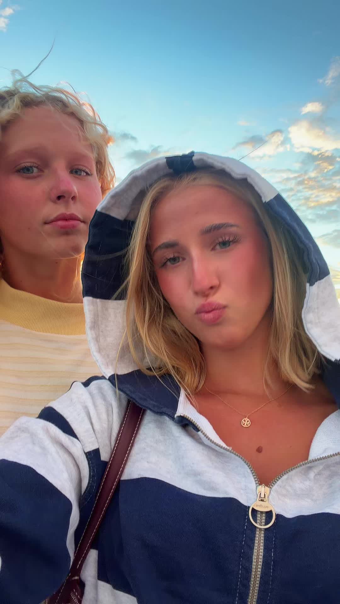 @theelliebarker