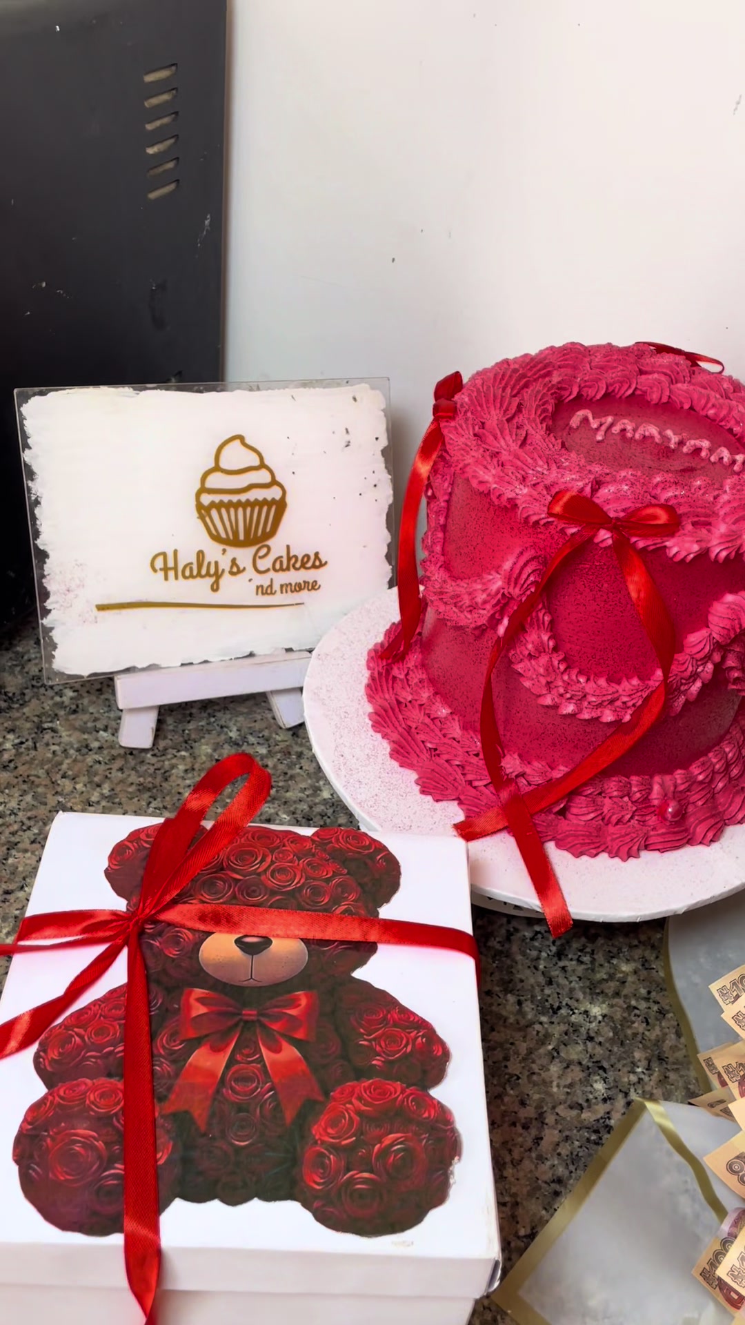 @halys_cakes_nd_more