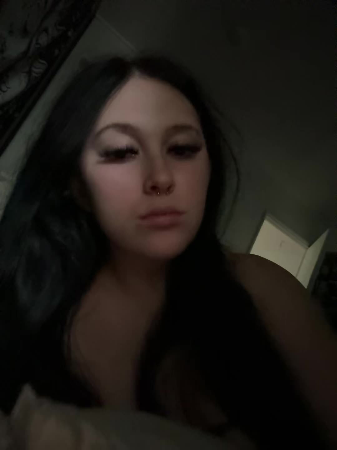 @⌖