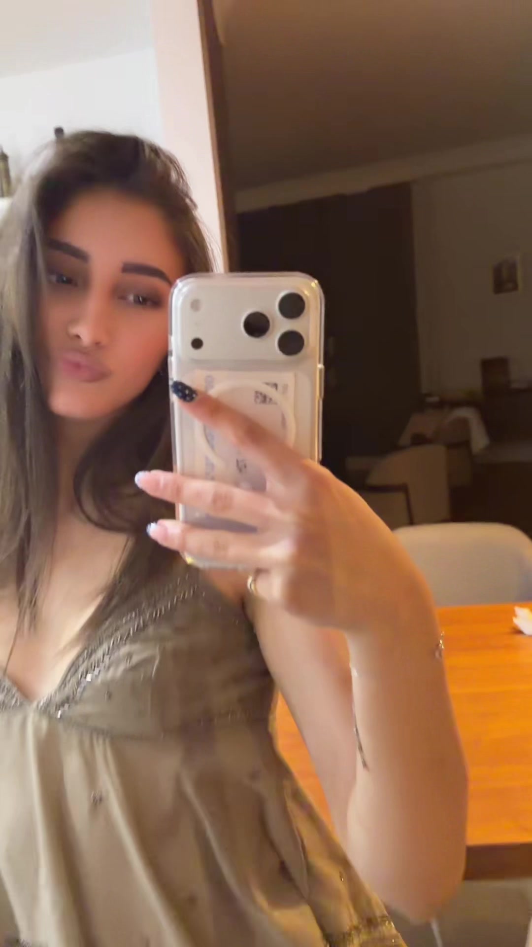 @larisa