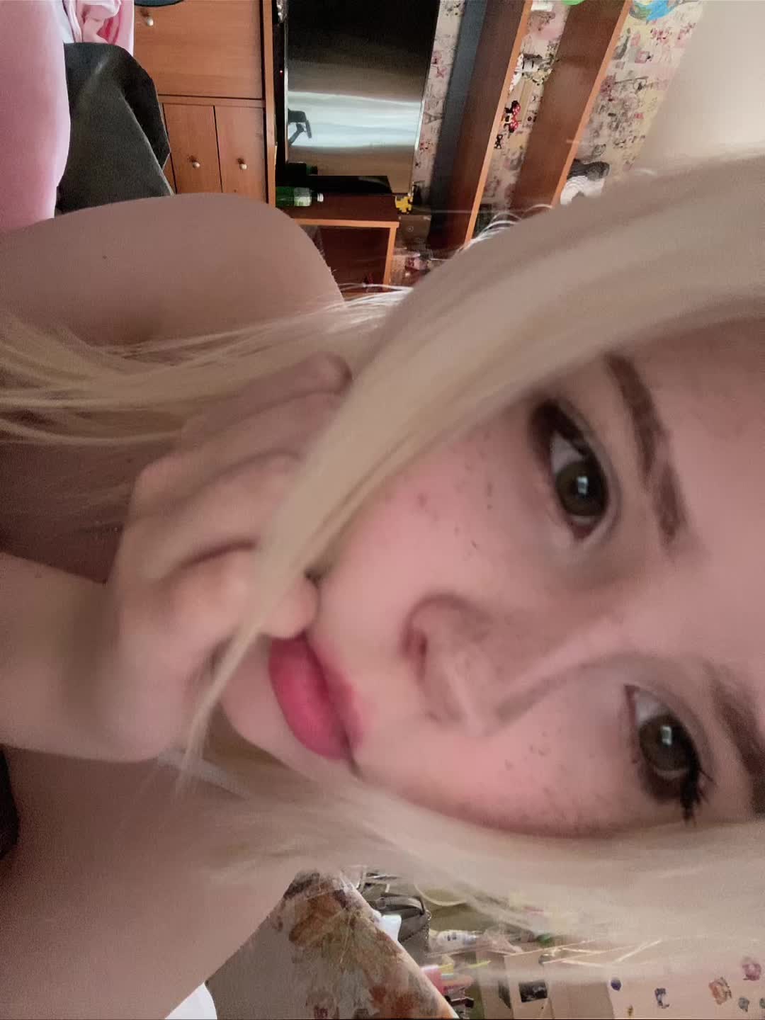 @малолетняя
