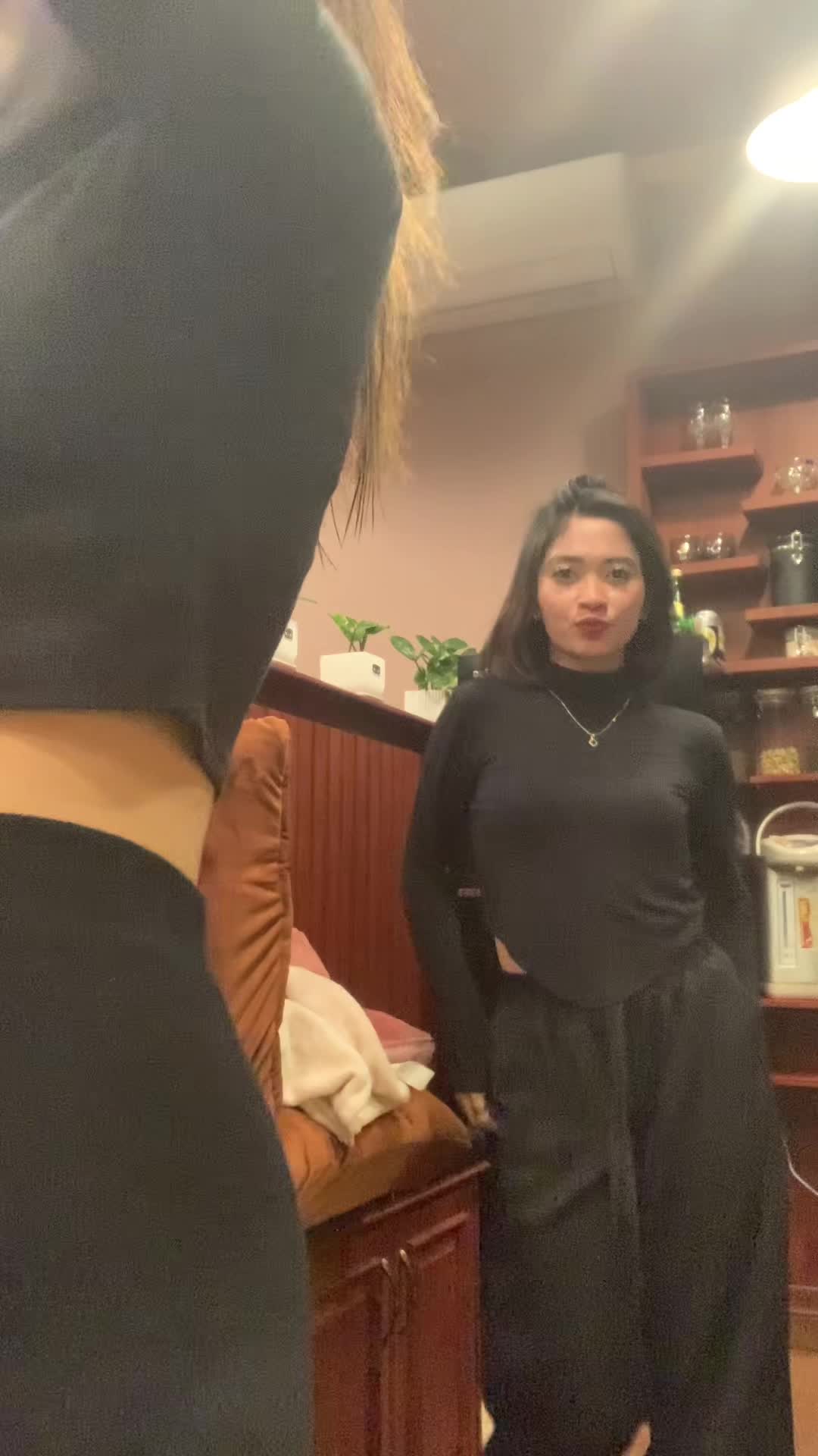@Ployy