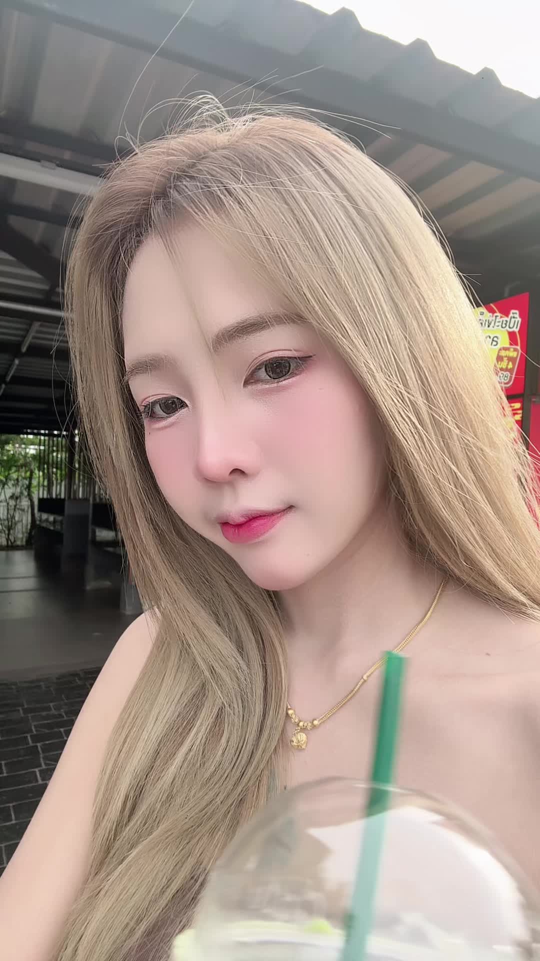 @นุ่น&lsquo;นีออนช่องขายของ
