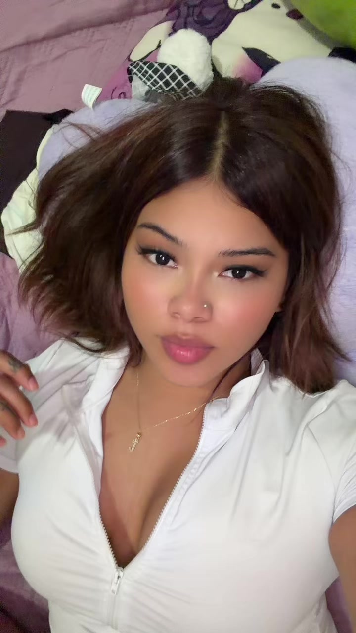 @Jenny🖤⚡