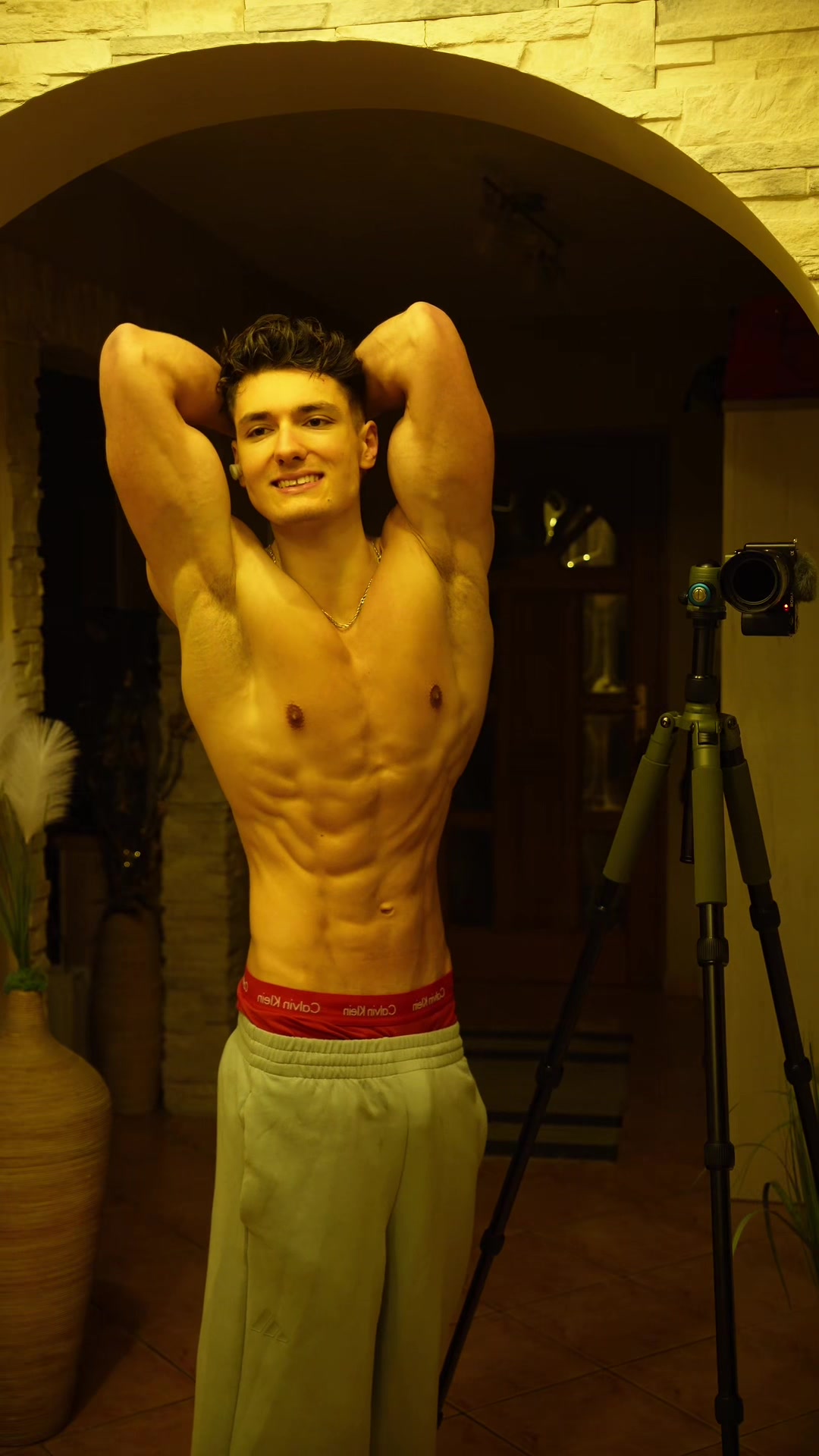 @Levilovesgym