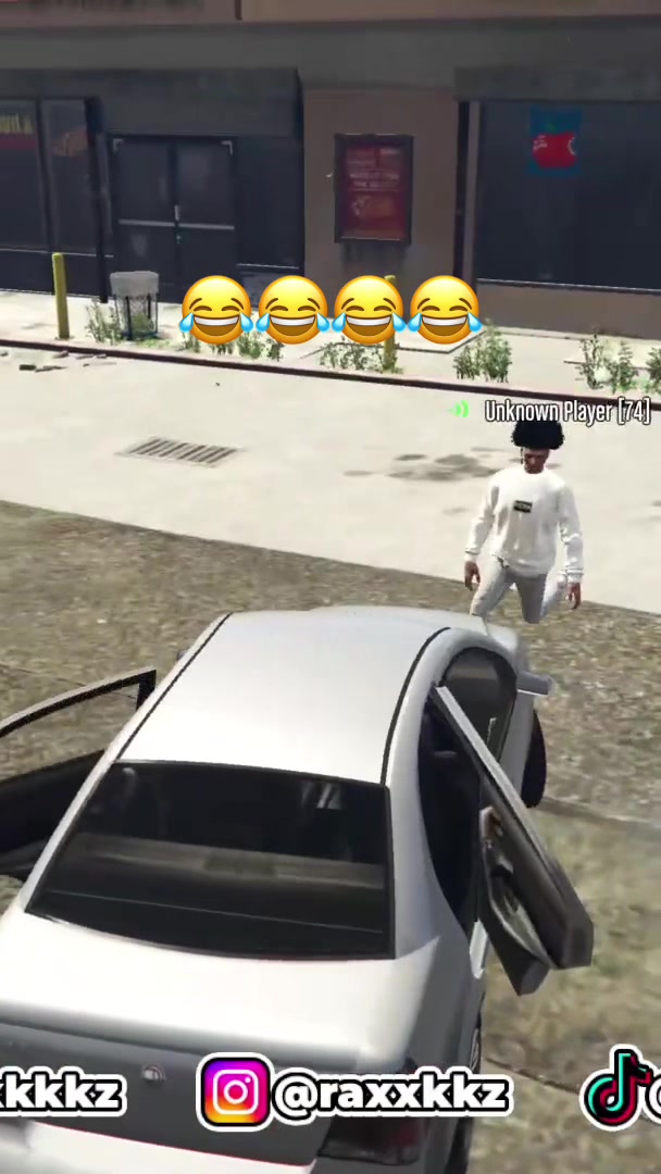 @Twitch: @Raxkkkz