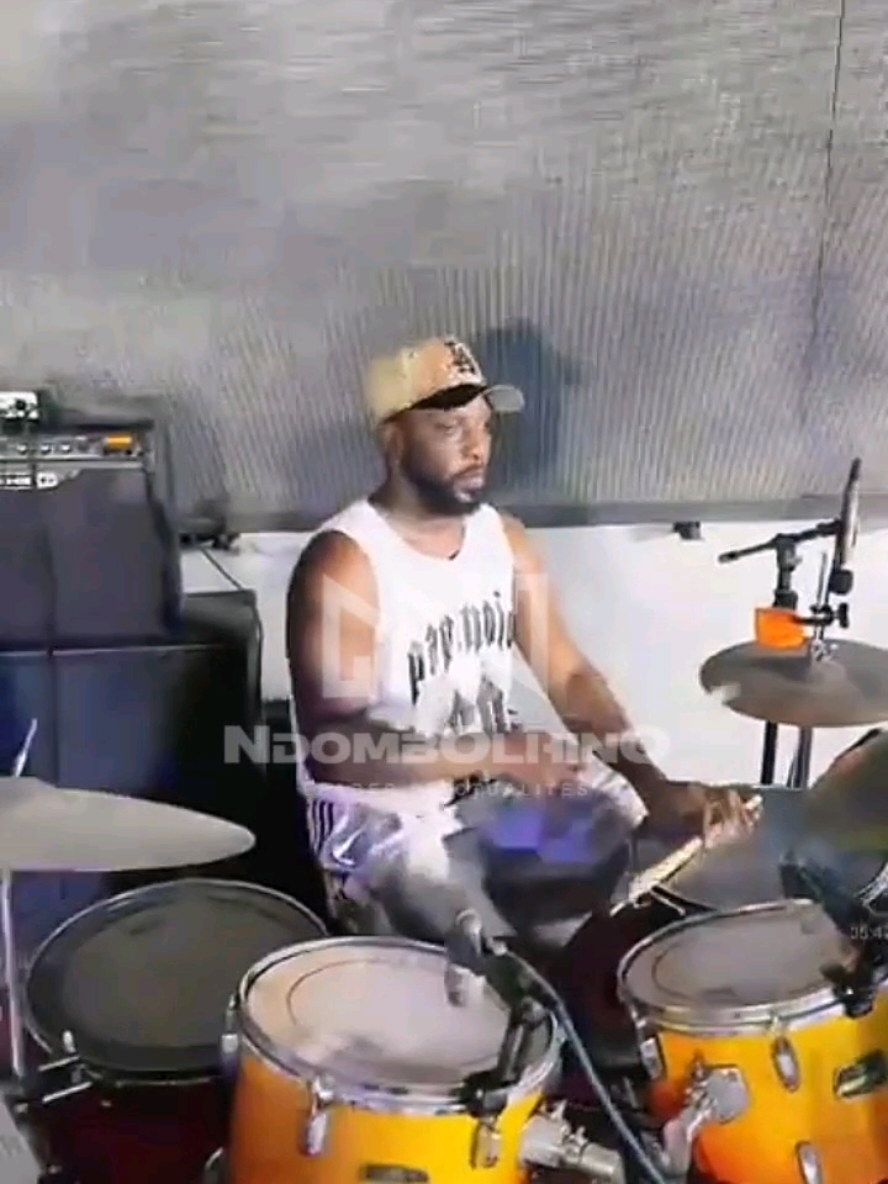 @NdOmbOlhinO