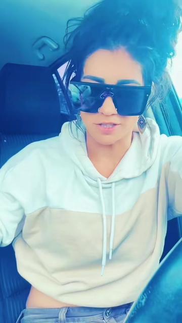 @Megan MOXX | Singer songwriter