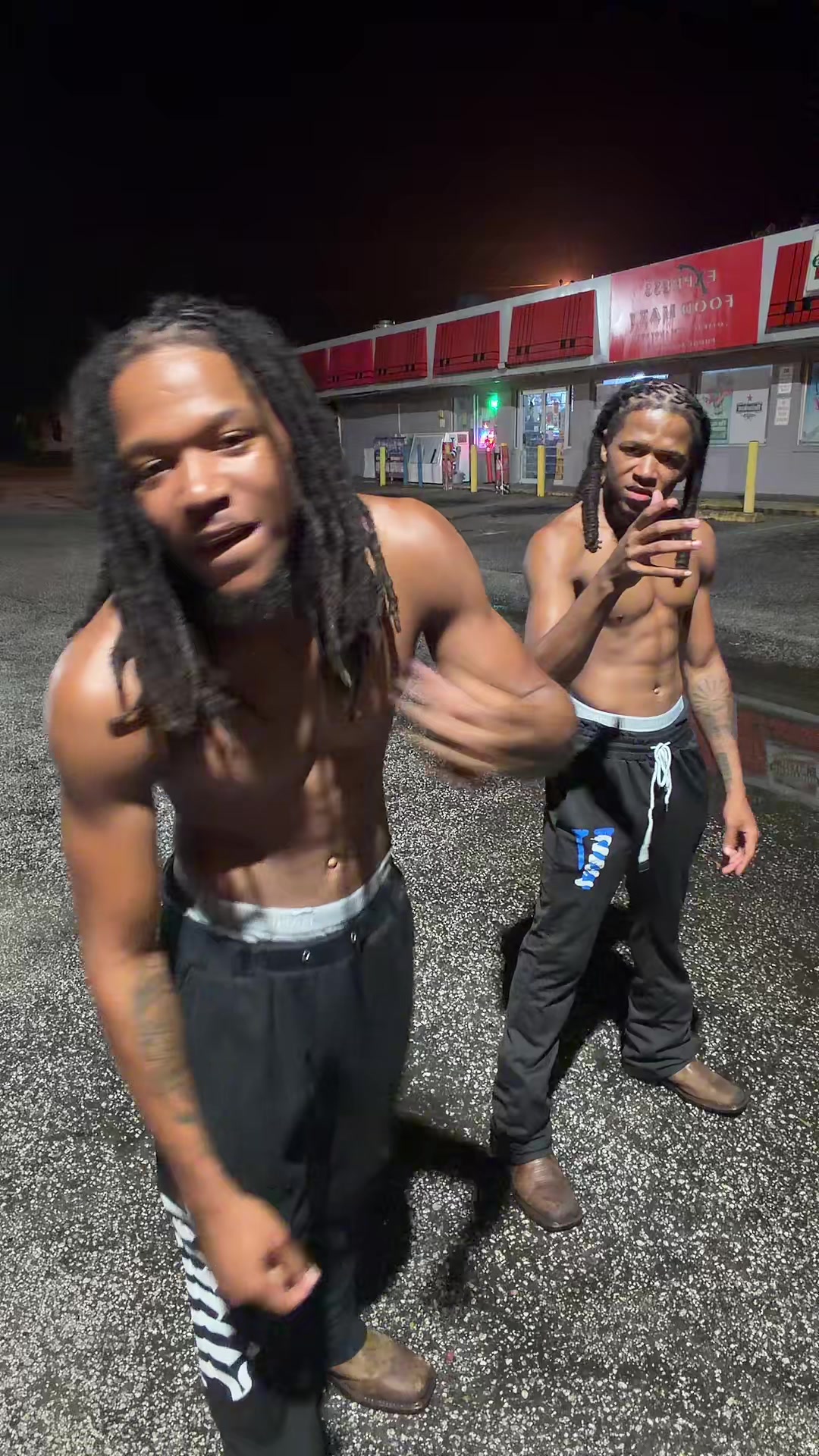 @Ghettotwins_
