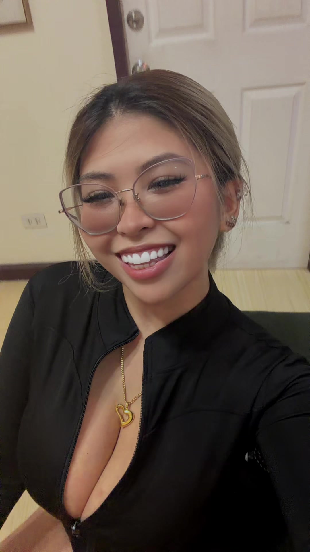 @RoxxieA