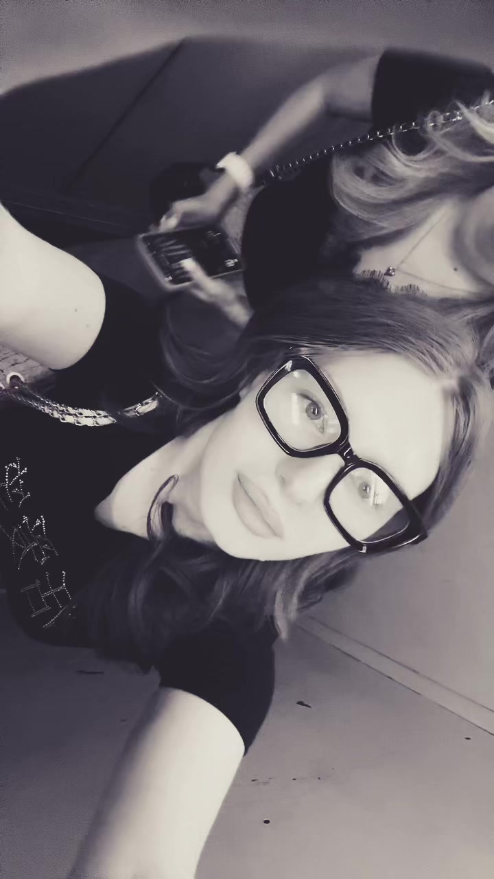@Goldcherryy