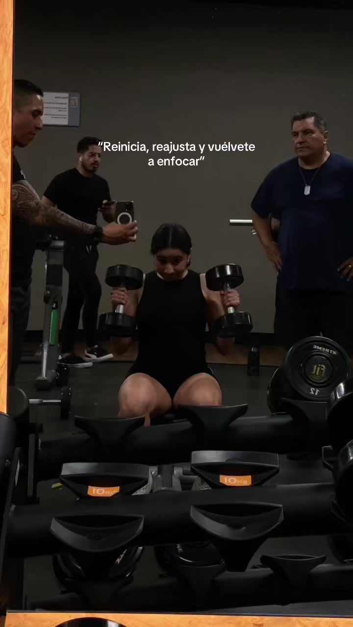 @Zurdita