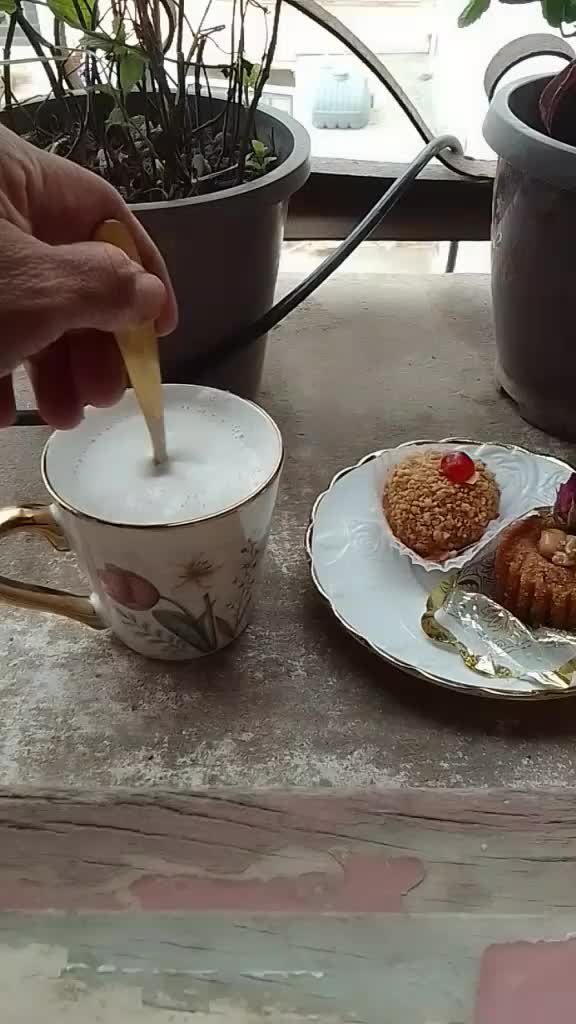 @عايشة حياة وحيدة