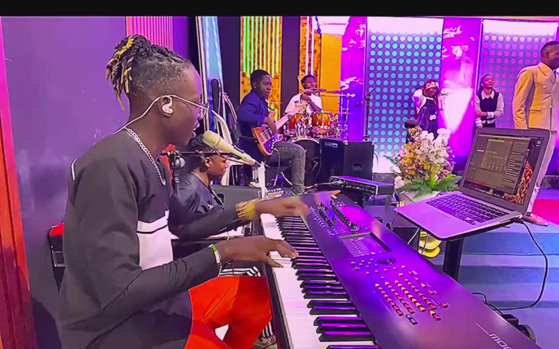 @Boni on the keyz