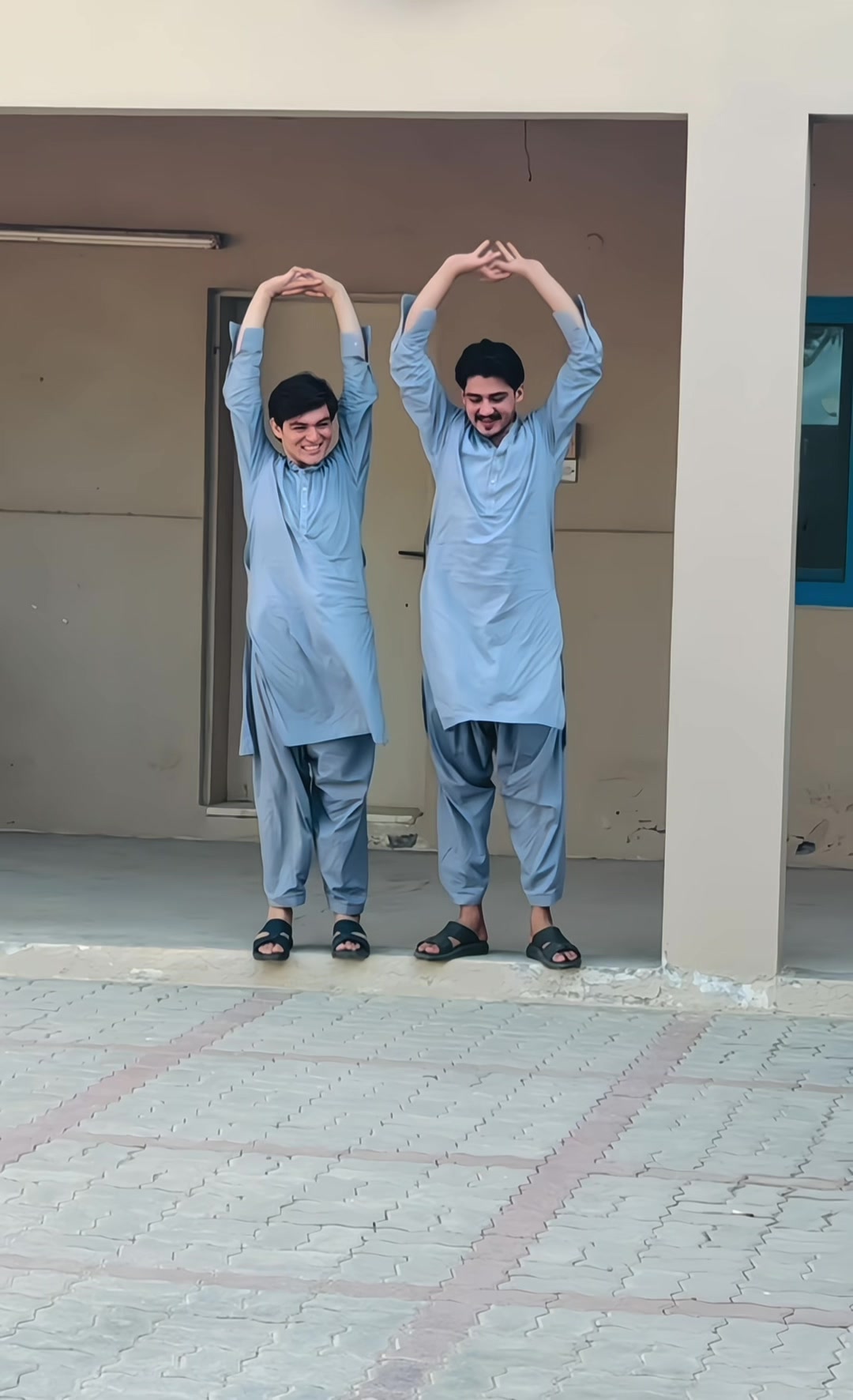 @CHUTA DANA 👬