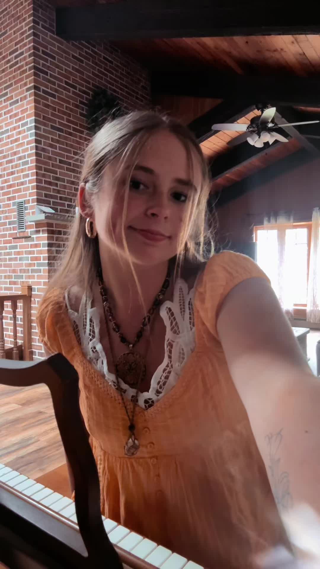 @myah ☮️