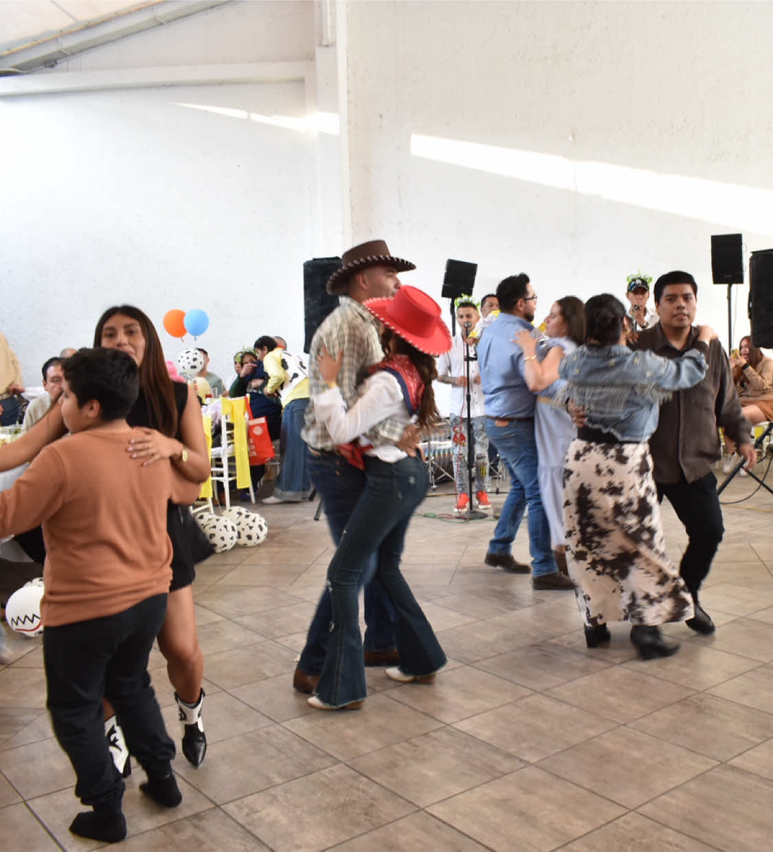 @Ximena Hau
