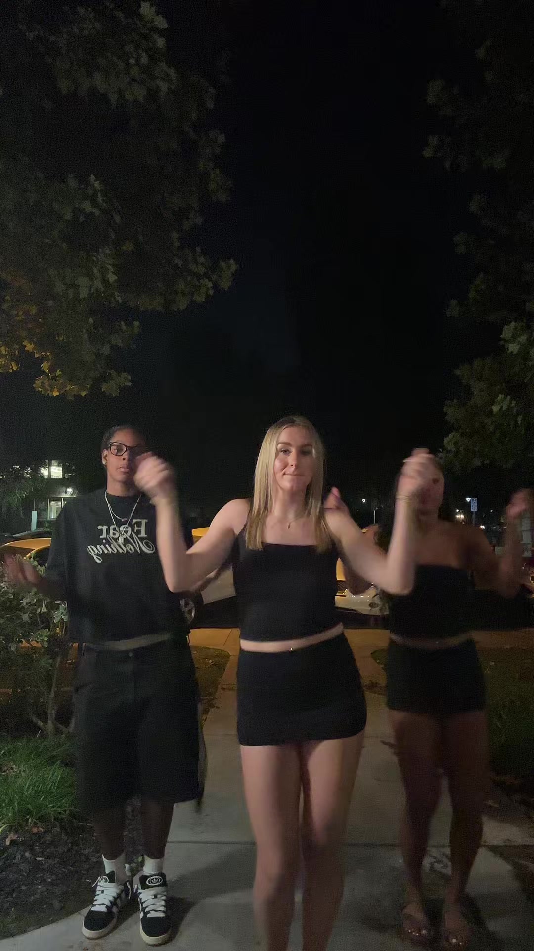 @bella