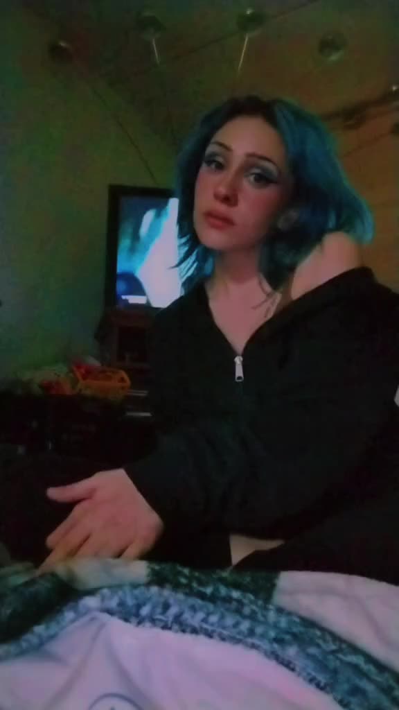 @izzy_honeyy
