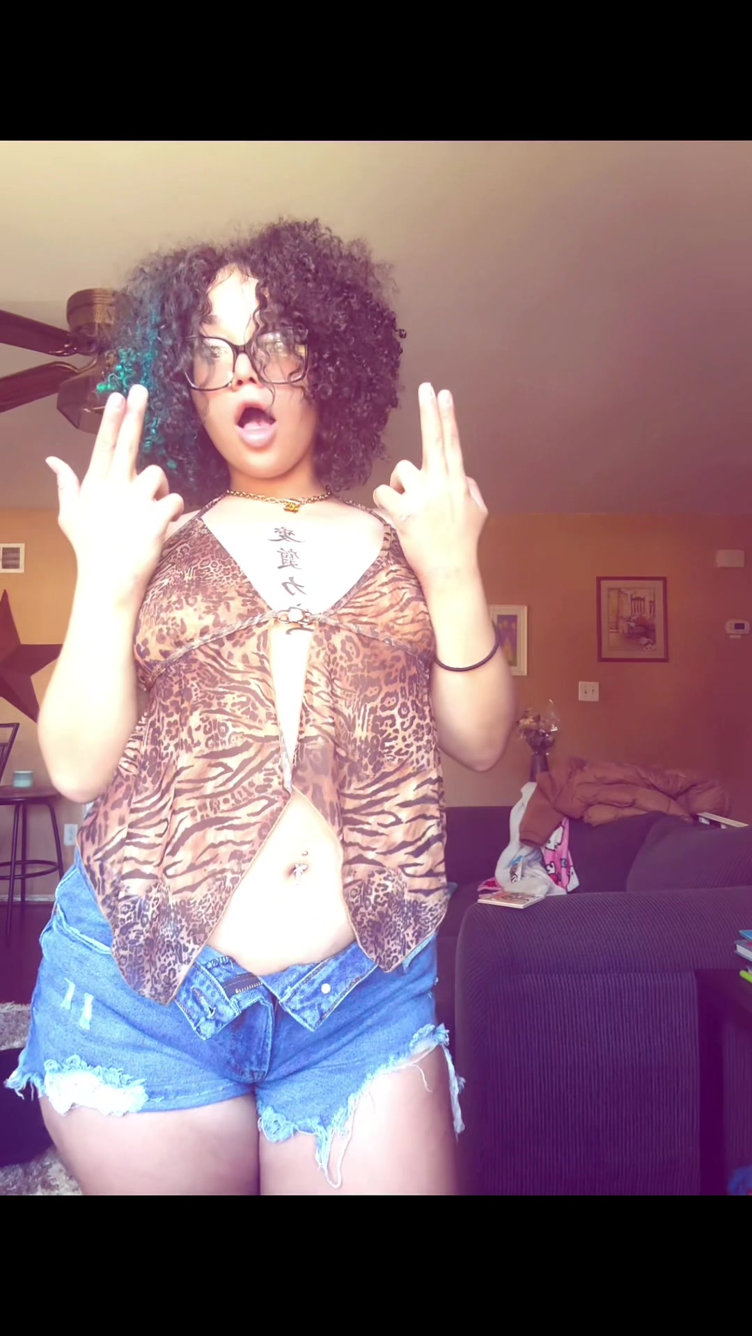 @1tealhairedgirll