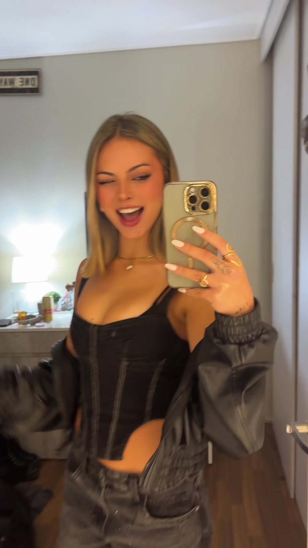 @21mak4