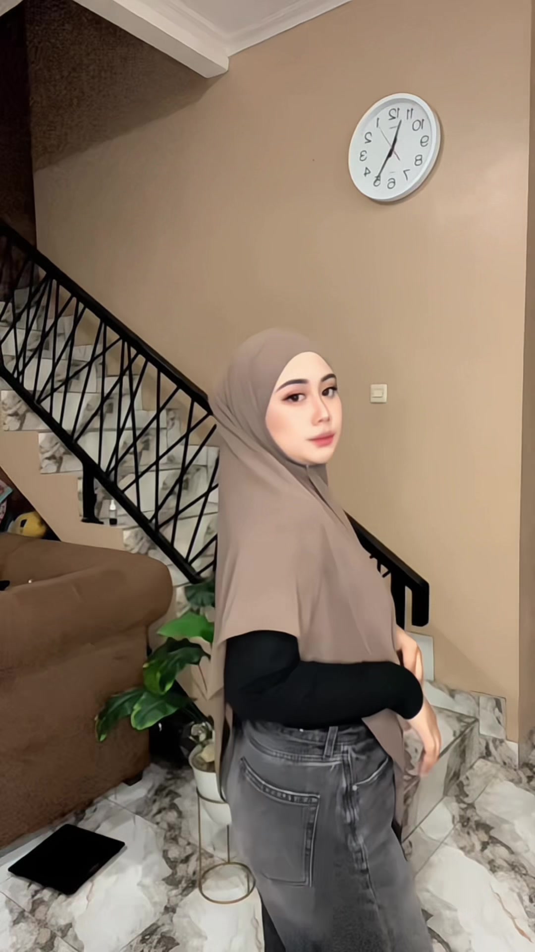 @anissyaninis