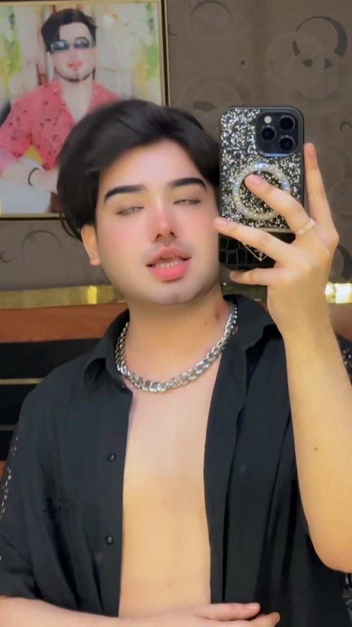 @Cute Boy🤩⚡️♥️