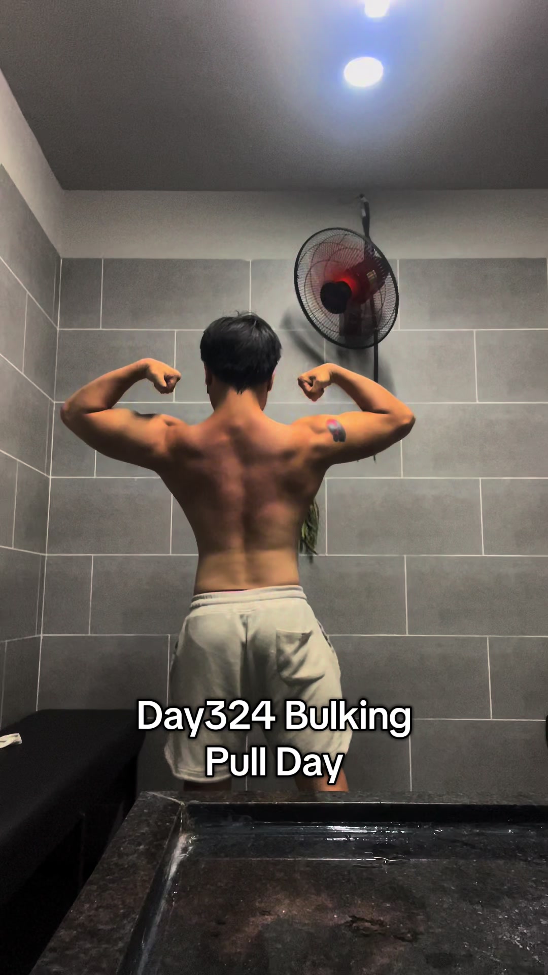 @Kent thích tập gym