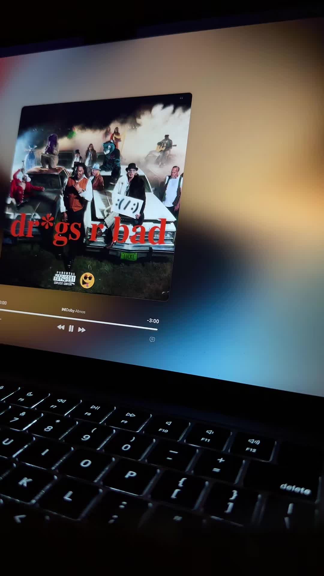 @🎧