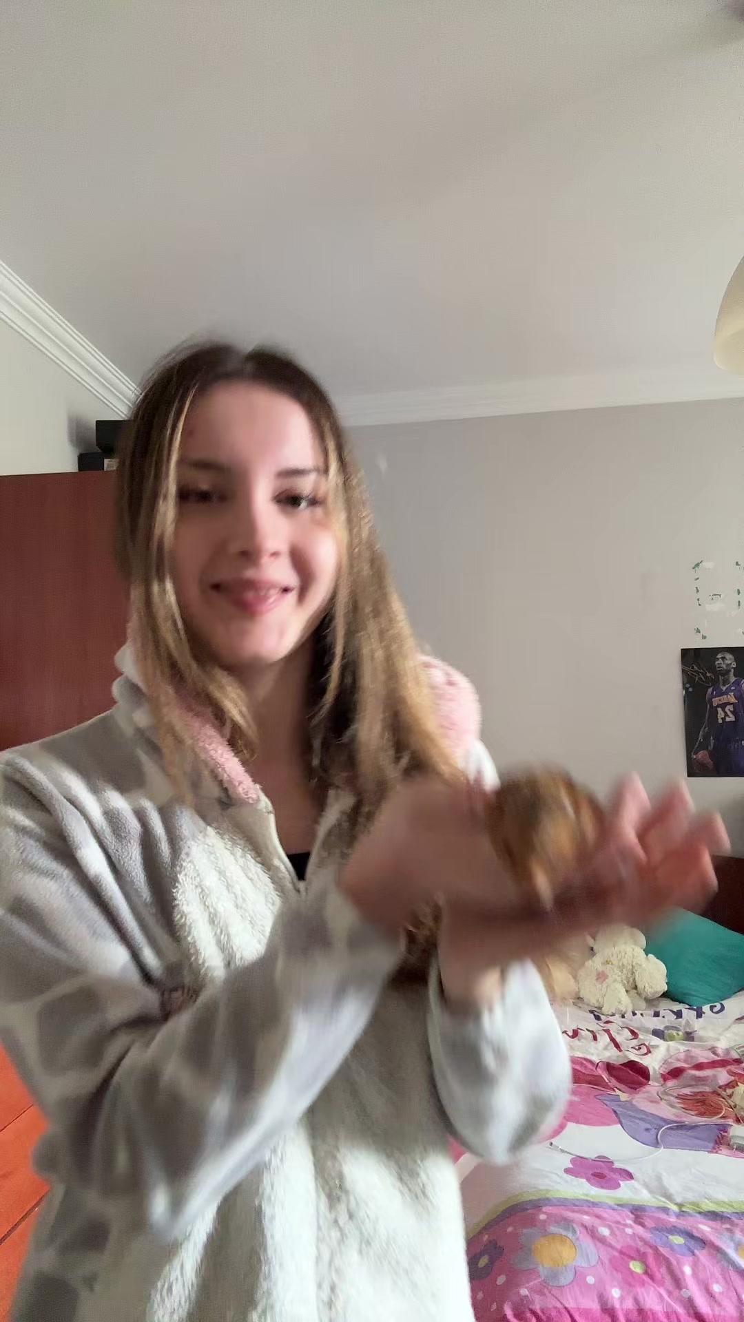 @🦦