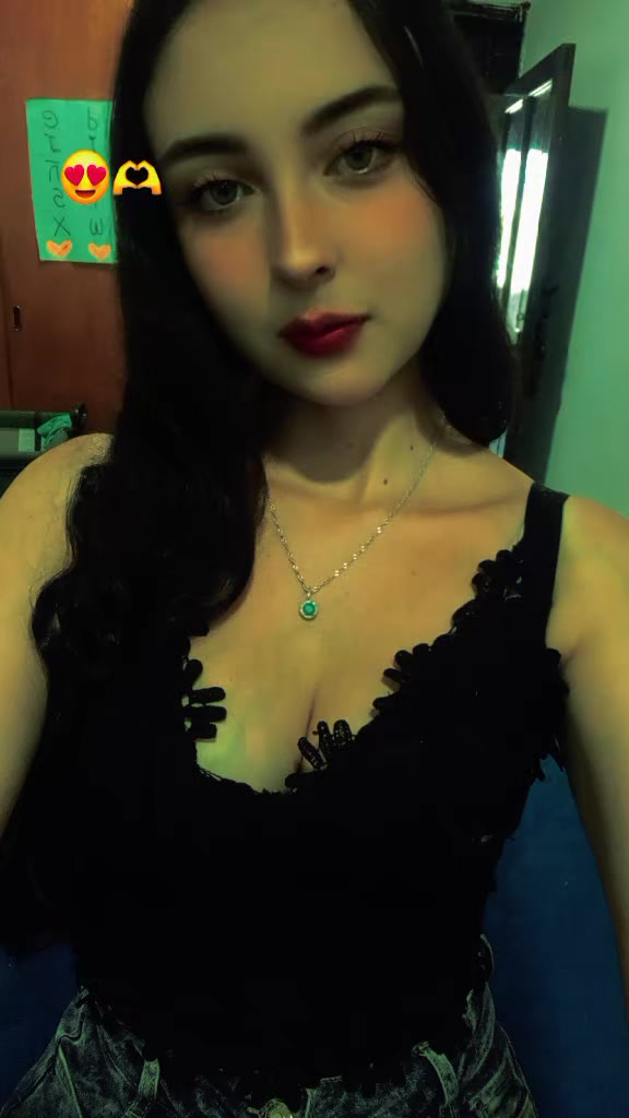 @Laura Valencia🐼🐼