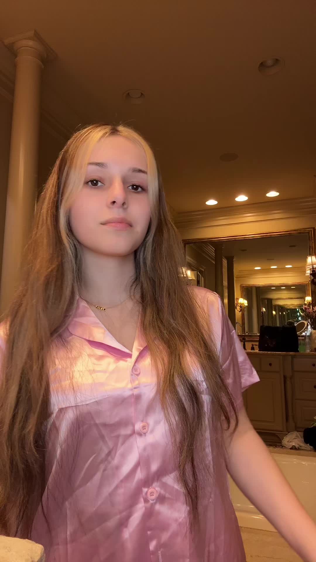 @vivian r.