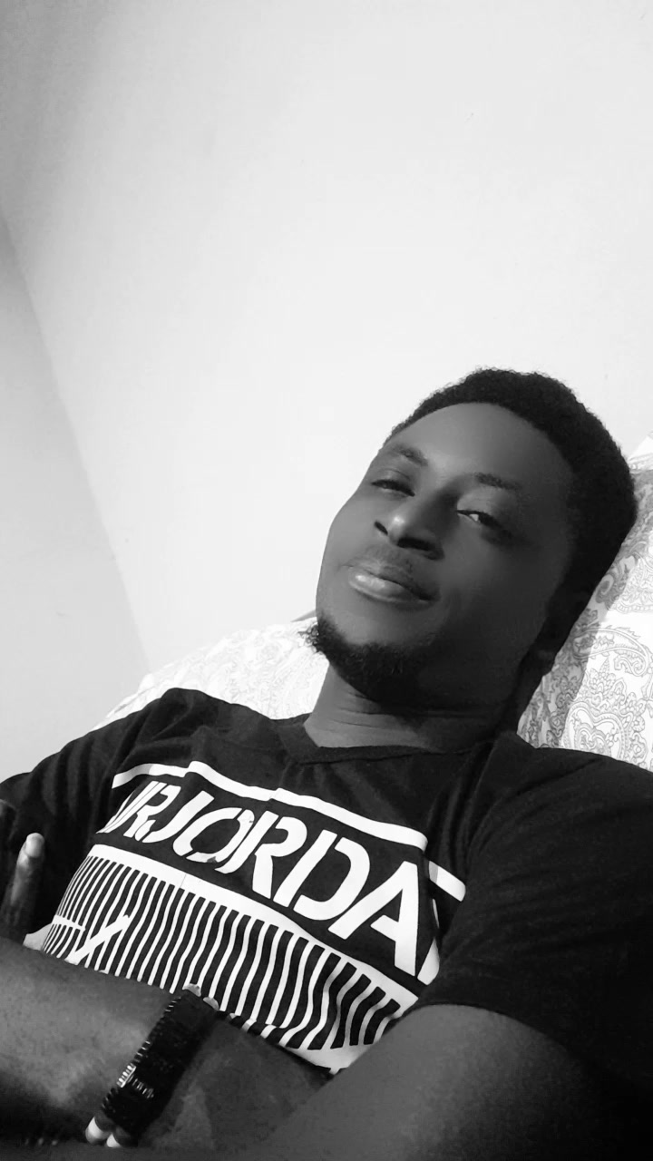 @Ştēงē_Ohēຖē👑🇬🇭