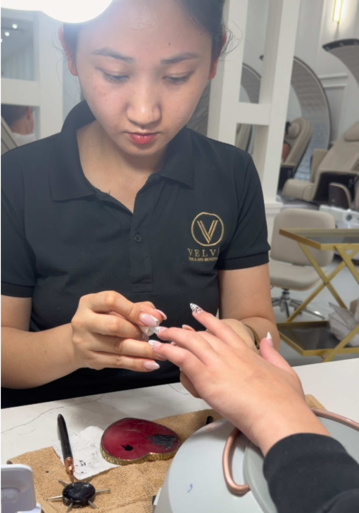 @velvet nails kw