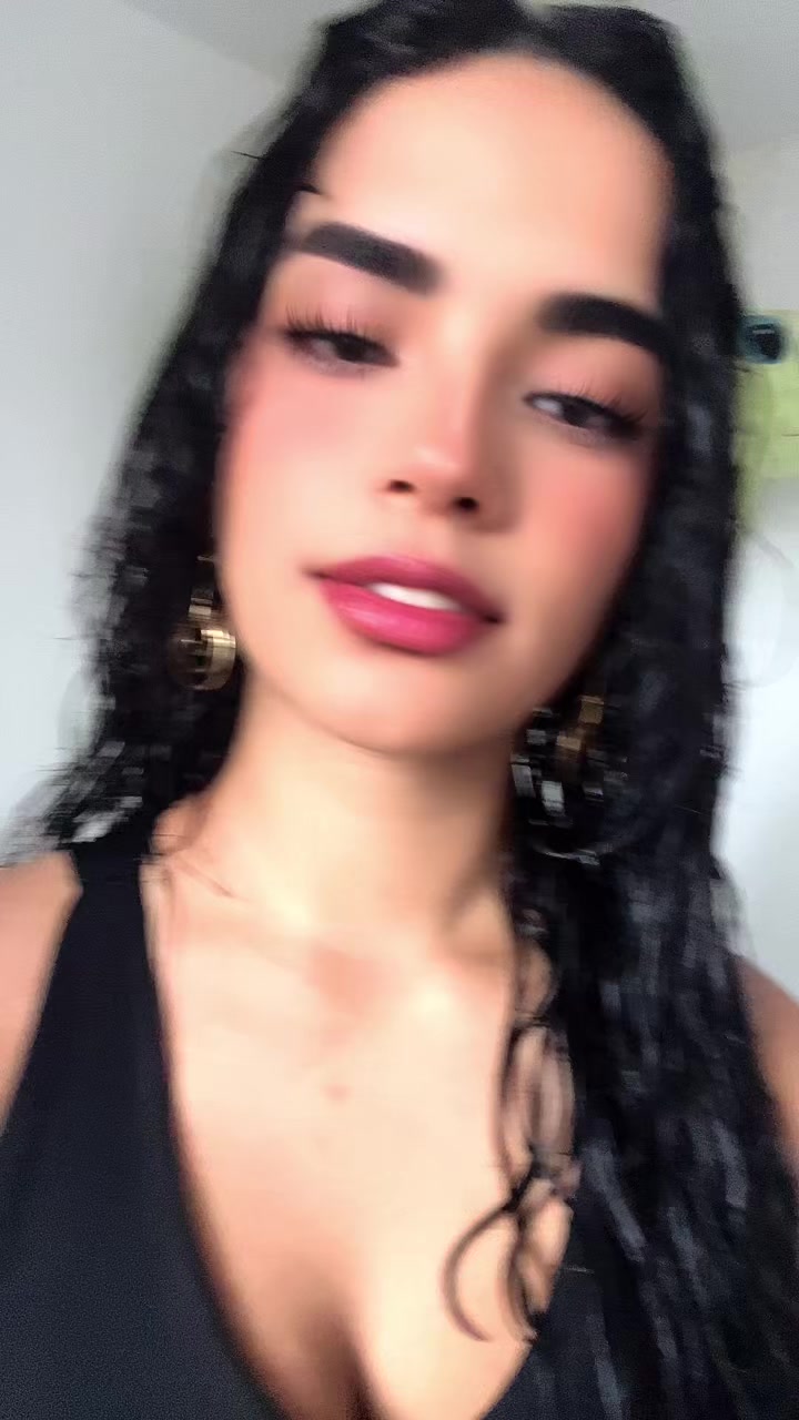 @adrielle_paz