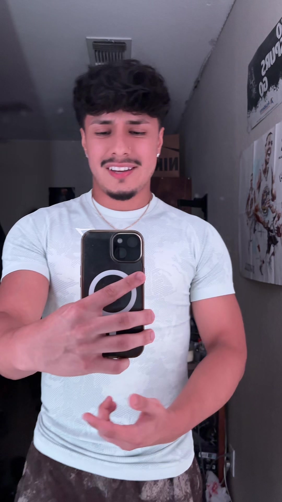@😁