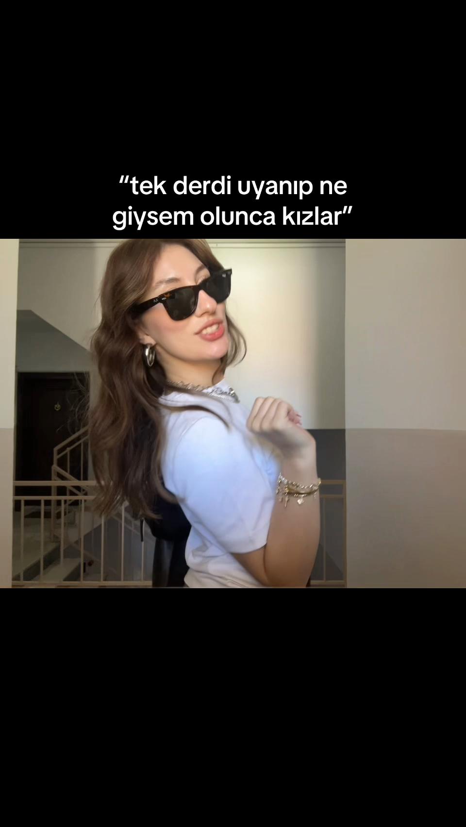 @mellylline