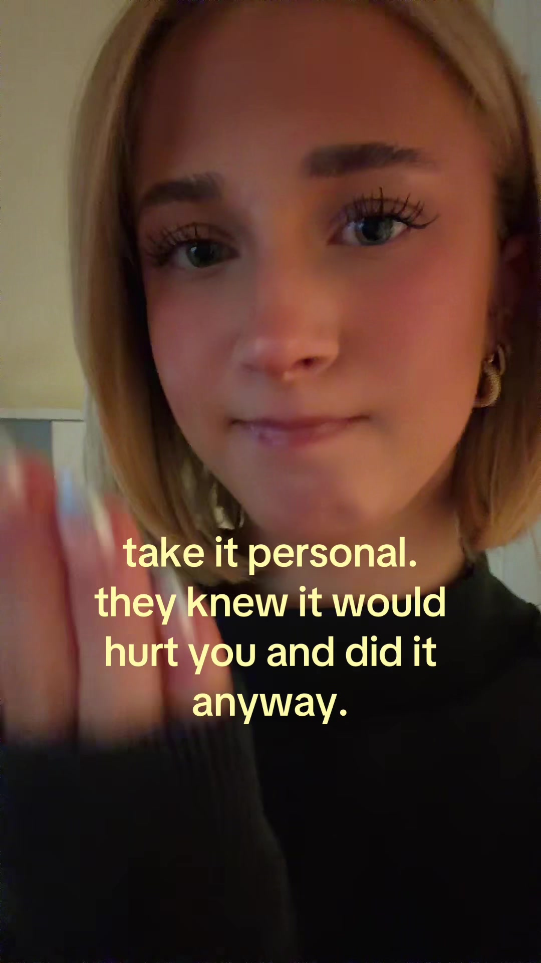@theelliebarker