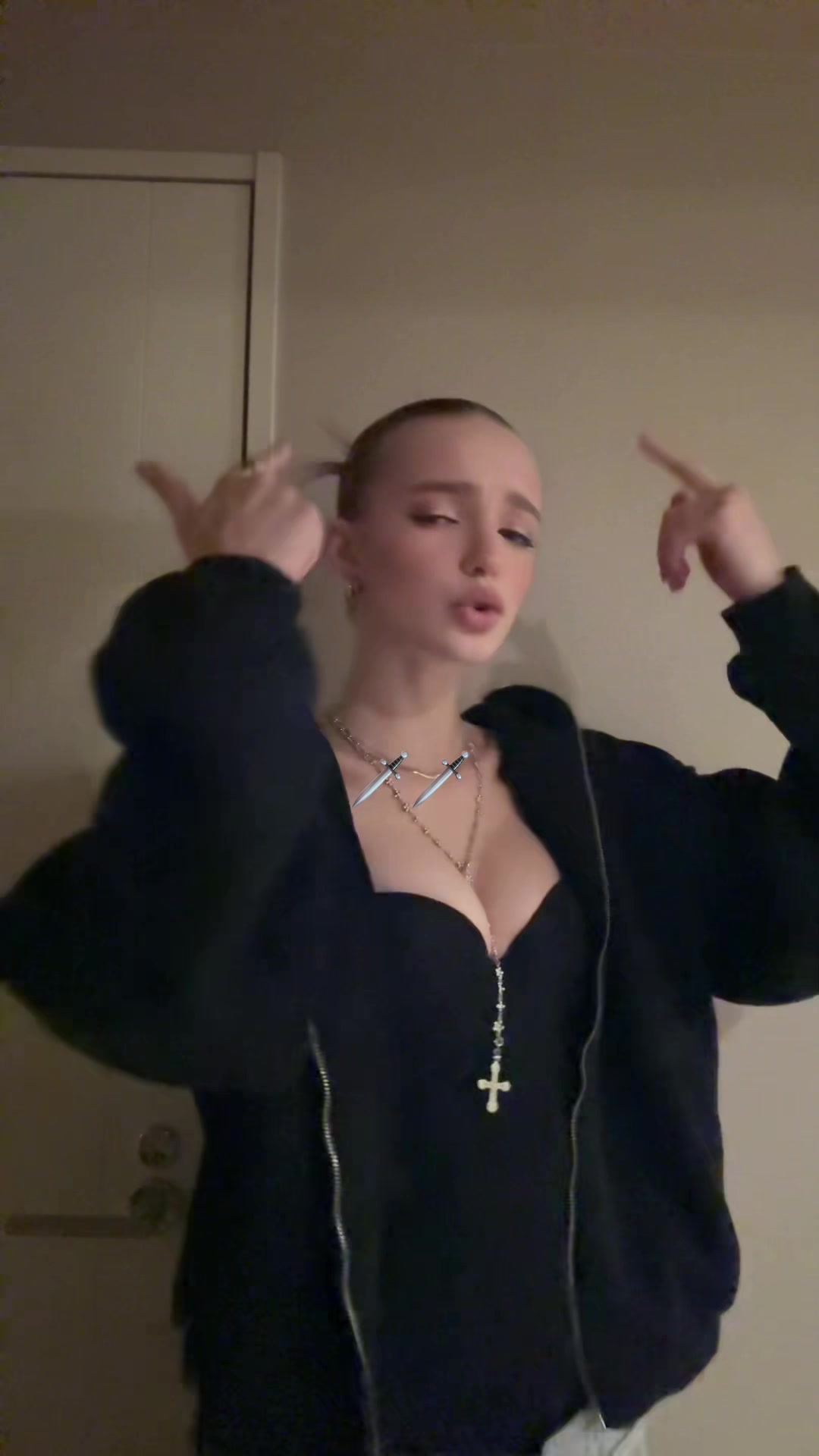 @𝓜.