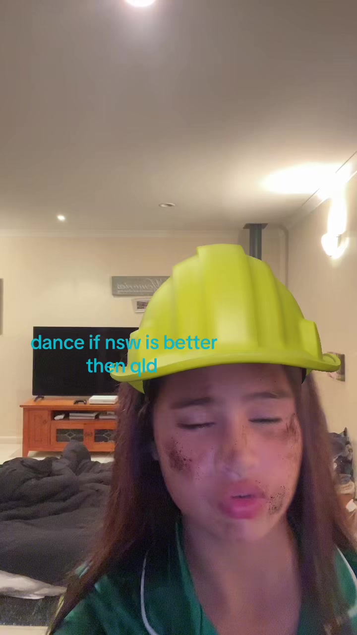 @_hollysauraspam