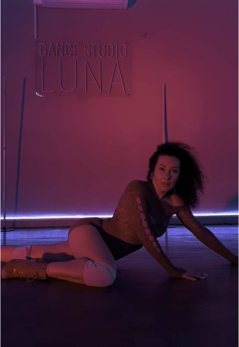 @CuRlyAnnet