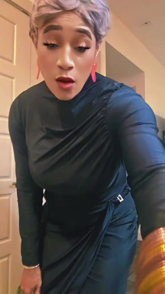 @Demi