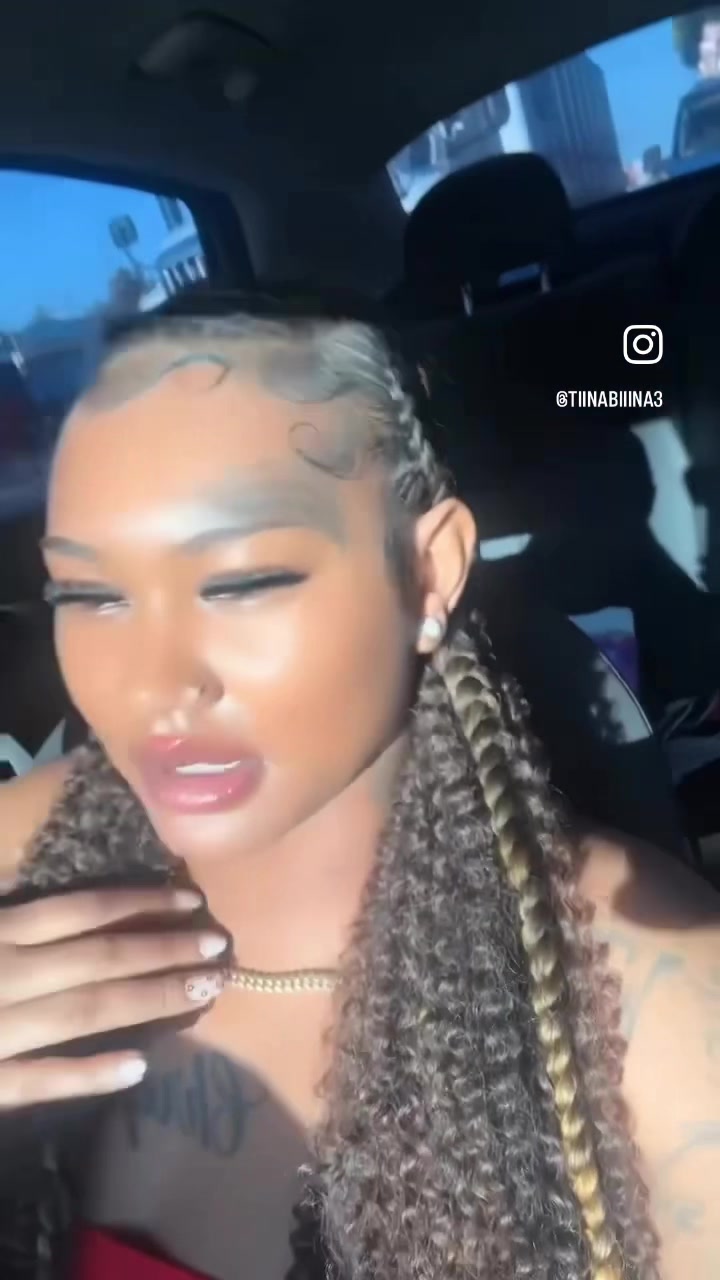 @AmomentWithDanni