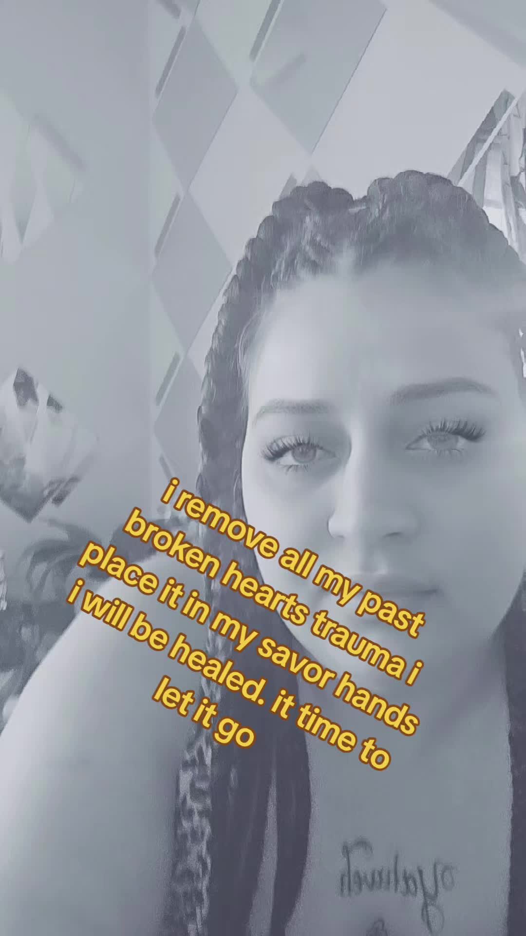 @sasha queen 🐝 🇨🇦  🇬🇭 fam