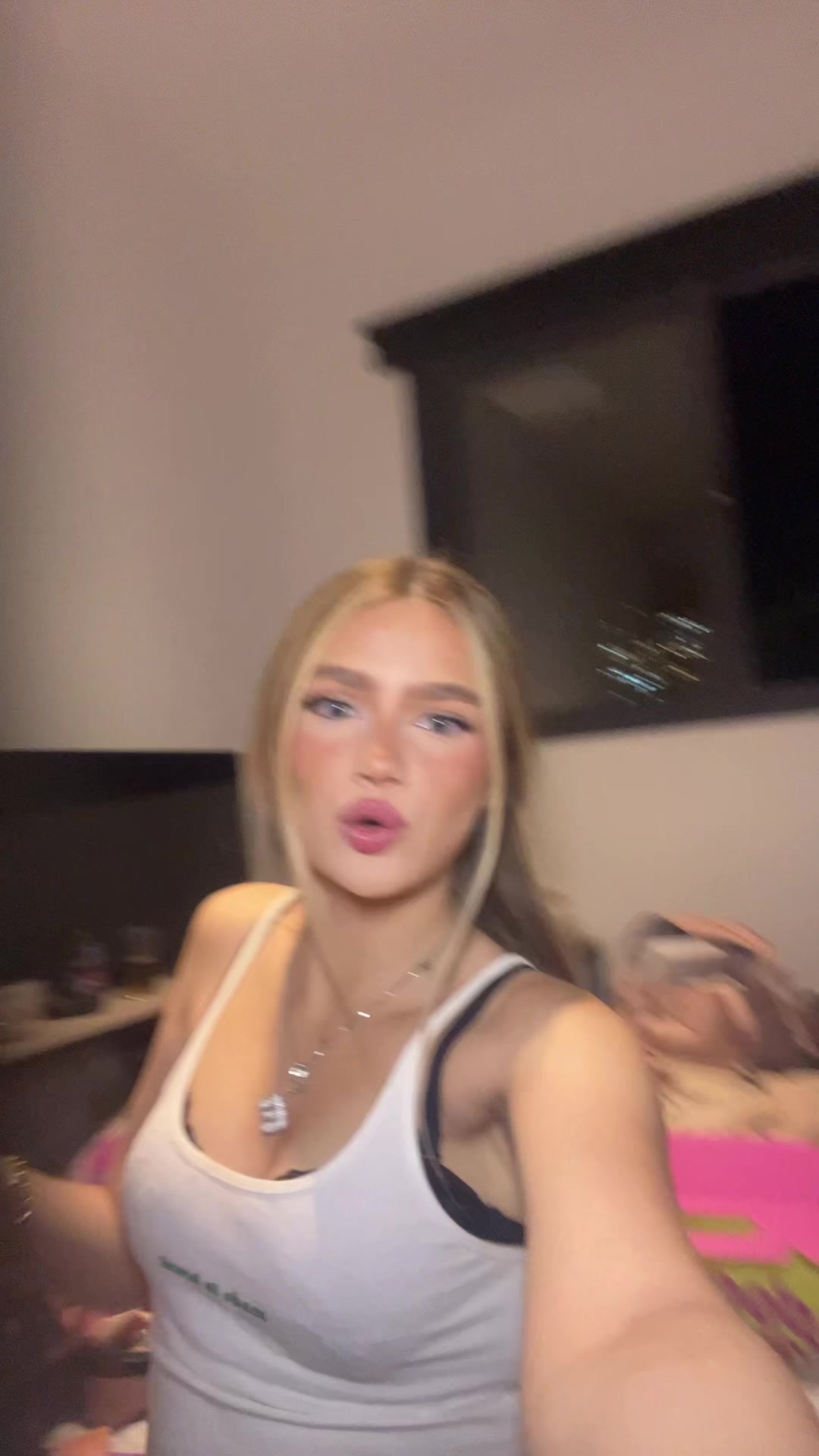 @&Egrave;rika Ferreira