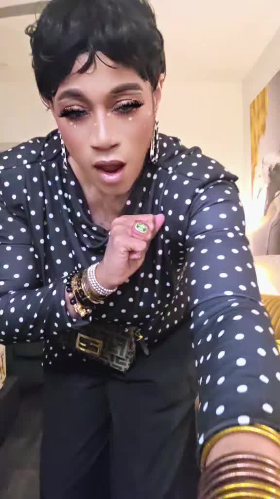 @Demi