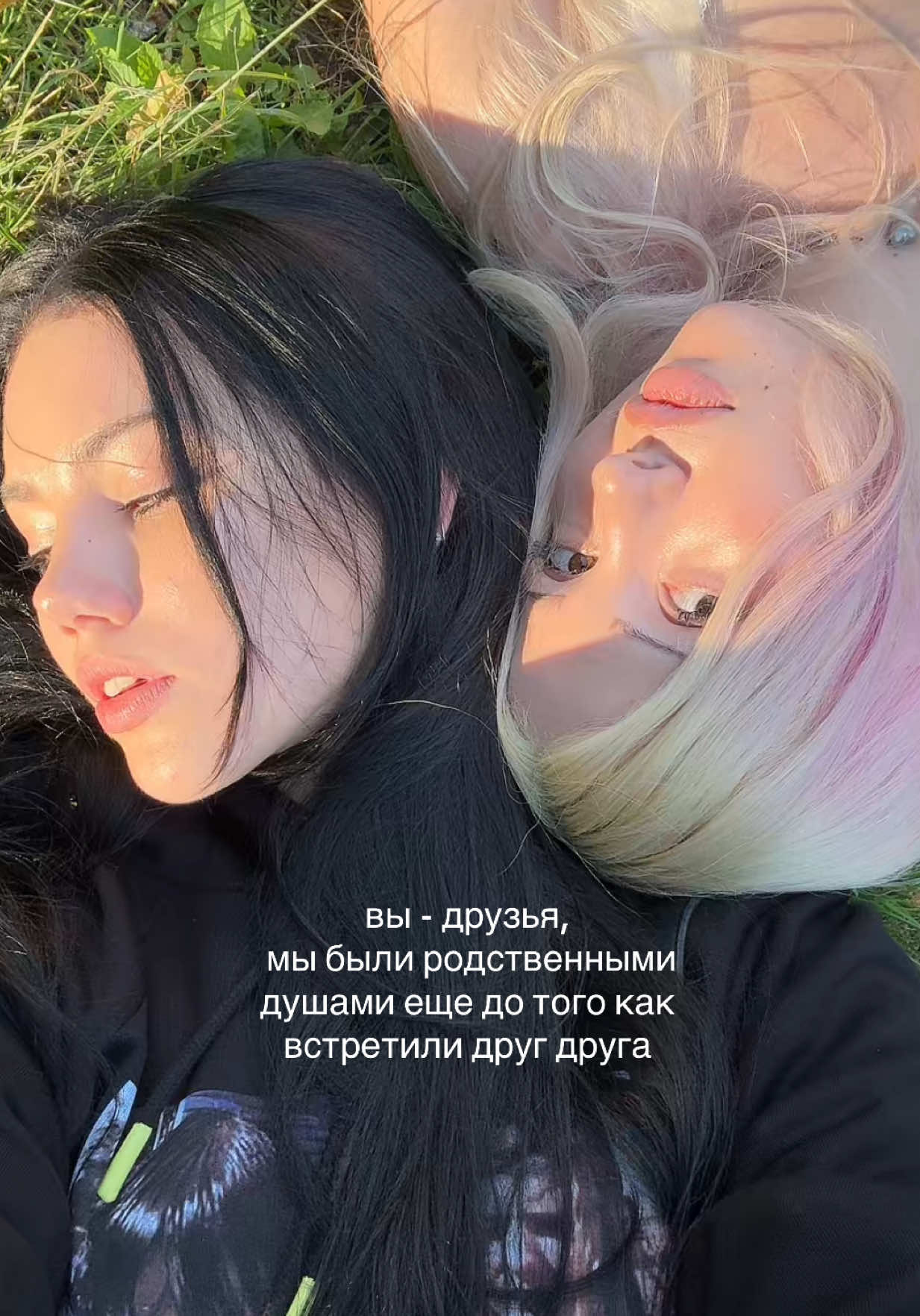 @<4