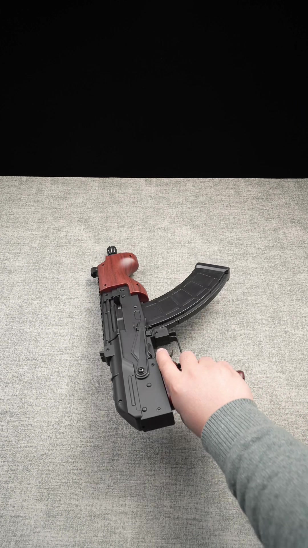 @akagtoy.com