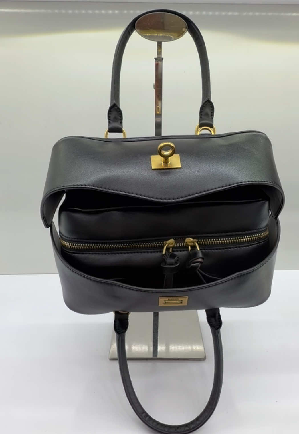 @leo.lux_bags